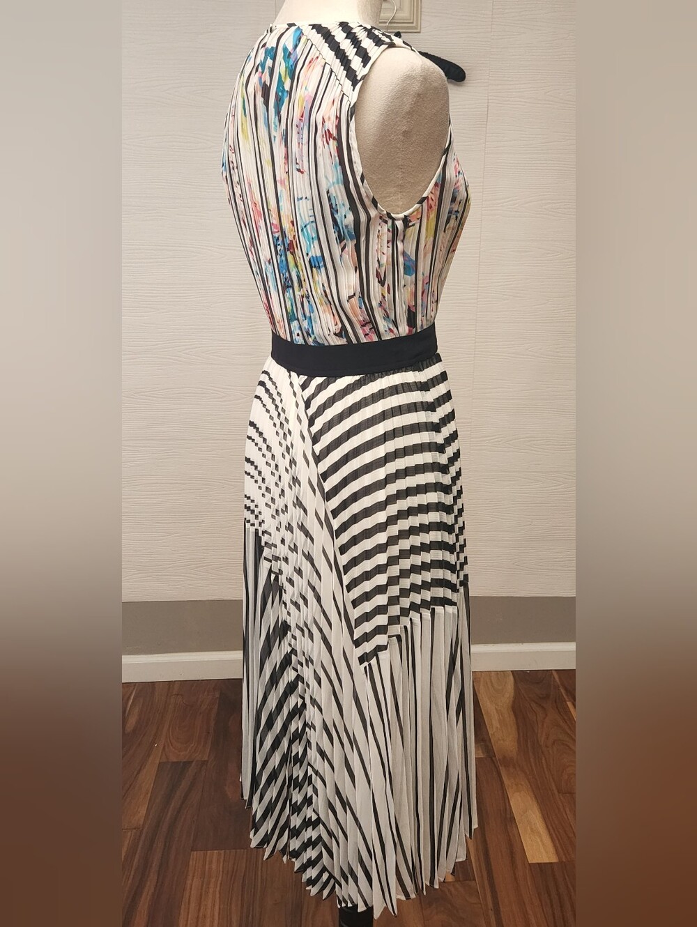 BCBGMAXAZRIA Colorblock Pleated Midi Kaitlynn Dress Multicolor Abstract Stripe - Picture 6 of 11